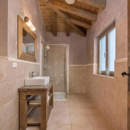 Leonardo بيت للعطل Juršići